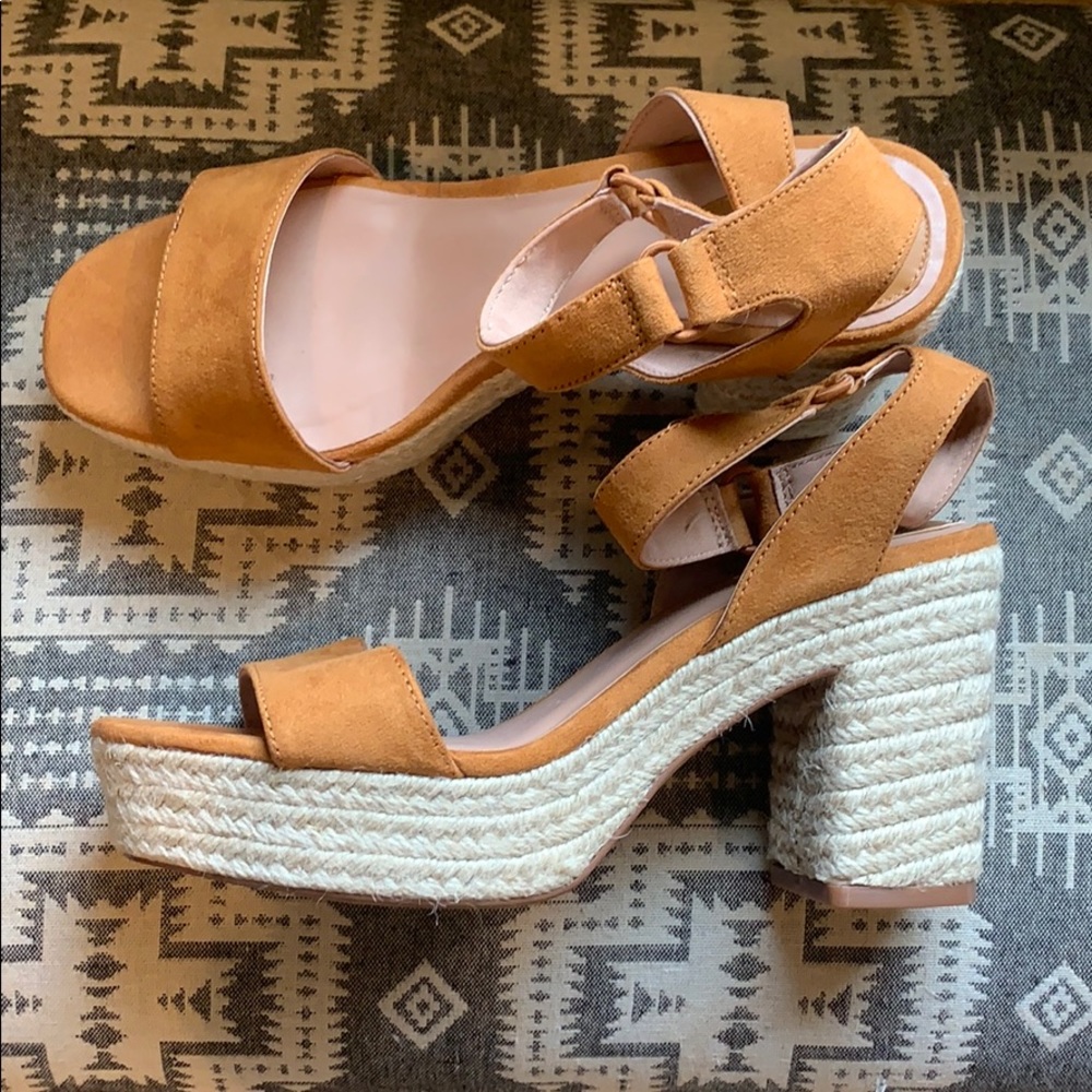 H&M platform vegan heels very 70’s
